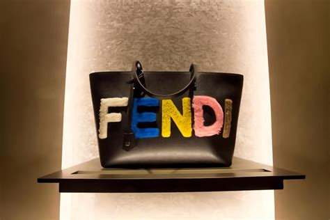 معرفی کامل برند فندی (Fendi) 